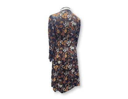 Floral 1970s Shift Dress with White-Trim Collar